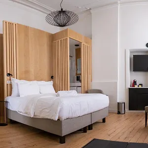 Heirloom - The Mansion Otel